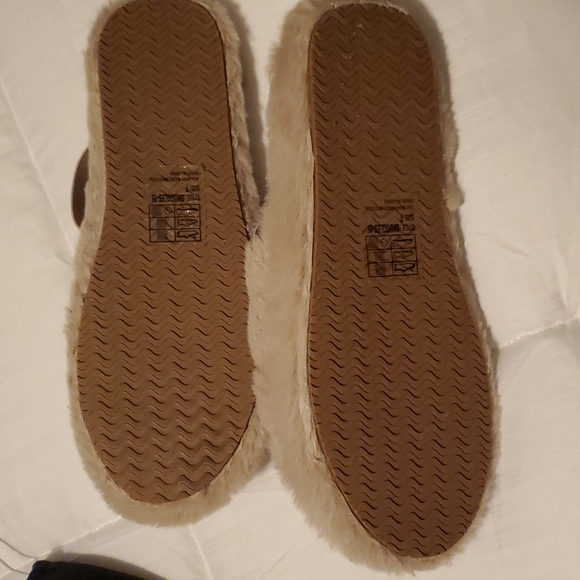 Slippers - Picture 2 of 2